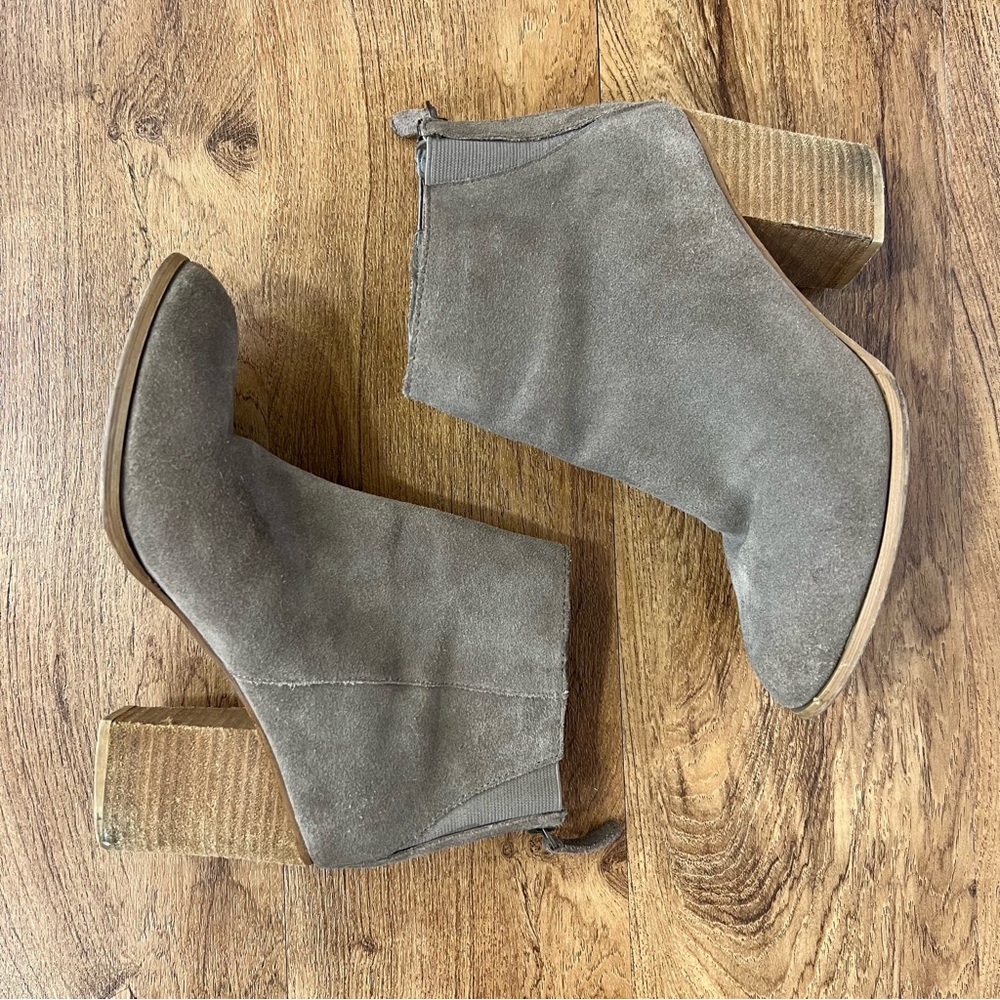 Urban Outfitters Tan Suede Heeled Ankle Booties Women's Size 8